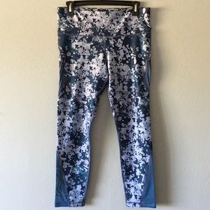 Under Armor compression workout pants size Large